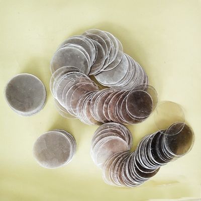 CaO-Gehalt von 0,4-0,6 0,5-0,5 mm Rubin-Grün Mica-Blatt mit individueller Form